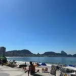 Apartamento Na Praia De Copacabana, Grudado Em Ipanema