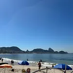 Apartamento Na Praia De Copacabana, Grudado Em Ipanema
